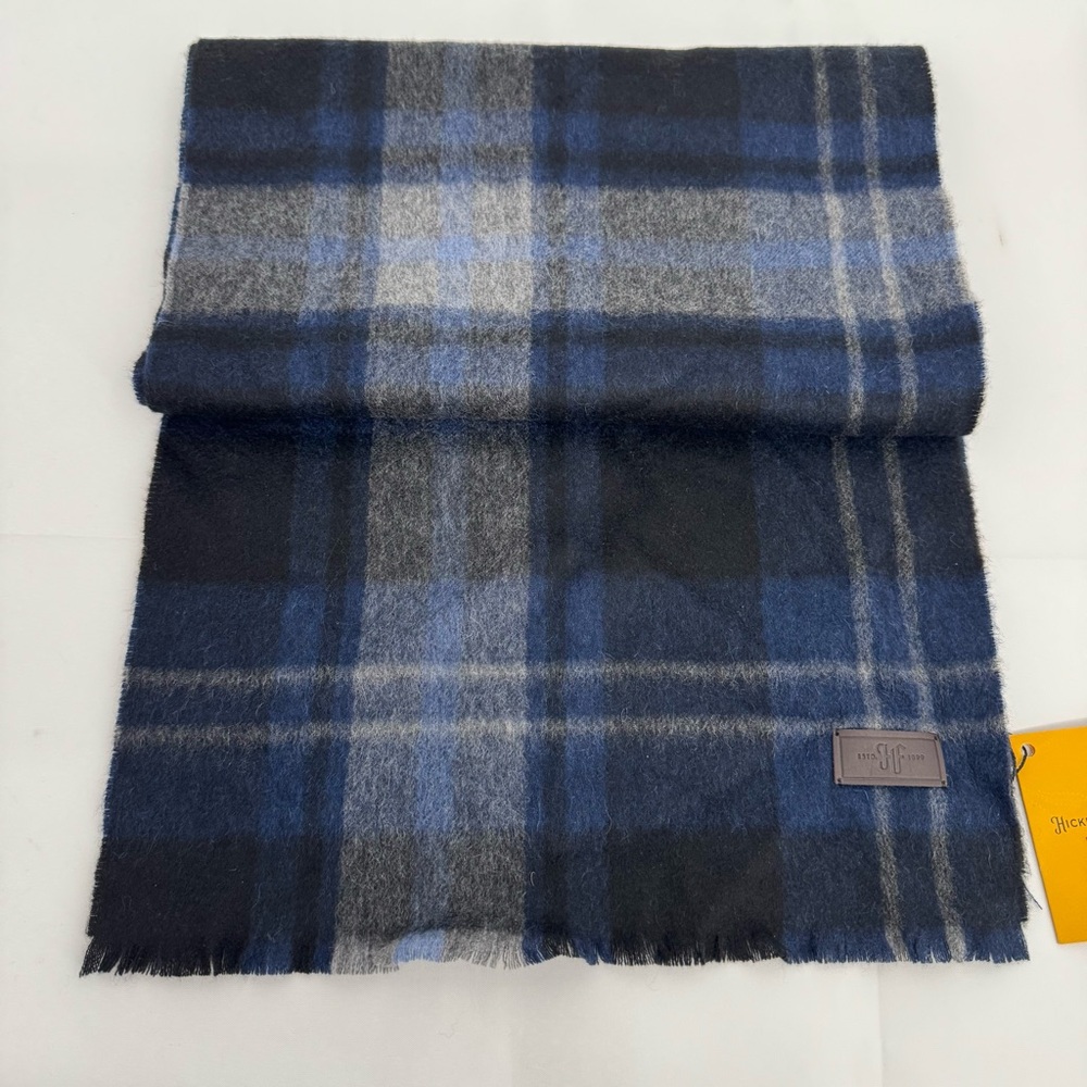 NWT HICKEY FREEMAN New York Plaid 100% Cashmere Fringed Scarf 74" x 13